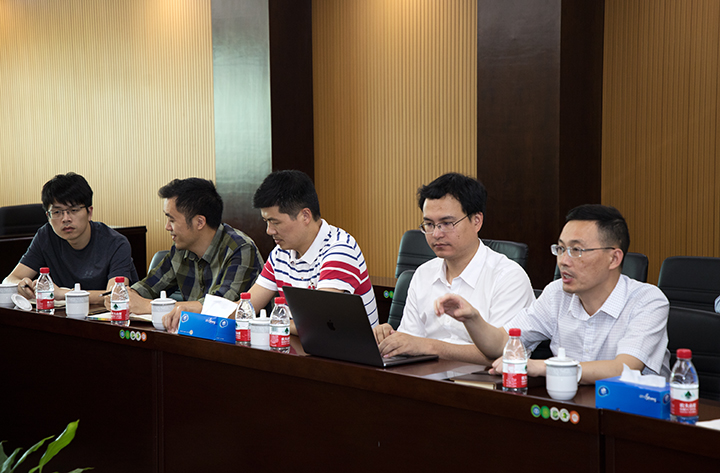 溫州市委政研室副主任王曉春發表講話