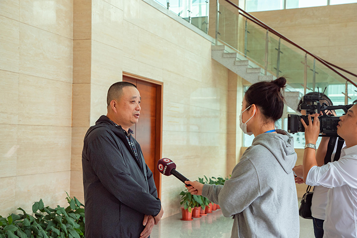 董事長胡志興接受采訪